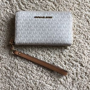 Michael Kors Wristlet